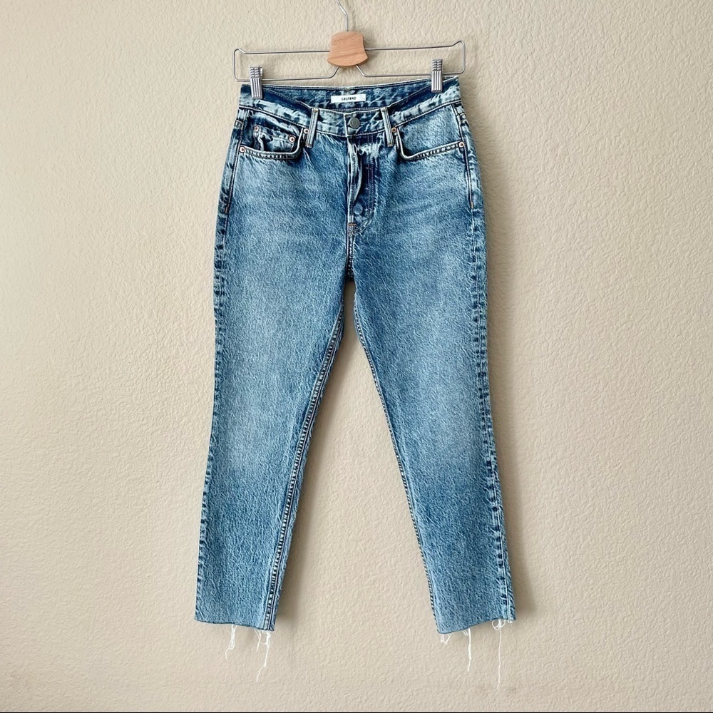 NWT GRLFRND Karolina Piece of Mind Light Acid Wash Raw Hem Button Fly Jeans - Picture 2 of 6